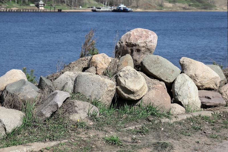 Silicium pour la purification de l'eau: où trouver une pierre, comment l'utiliser correctement, propriétés curatives