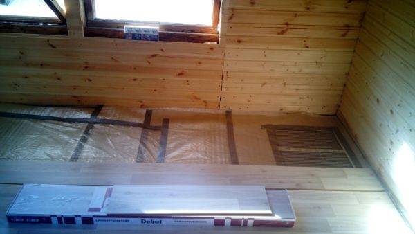 Comment faire un sol chauffé à l'eau sous linoléum: règles de conception et aperçu de la technologie d'installation