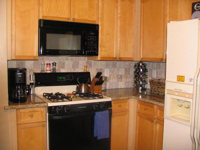 Réfrigérateur et cuisinière à gaz dans la cuisine : distance minimale entre les appareils et conseils de placement