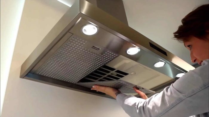 Comment nettoyer la hotte dans la cuisine de la graisse: les moyens et méthodes les plus efficaces