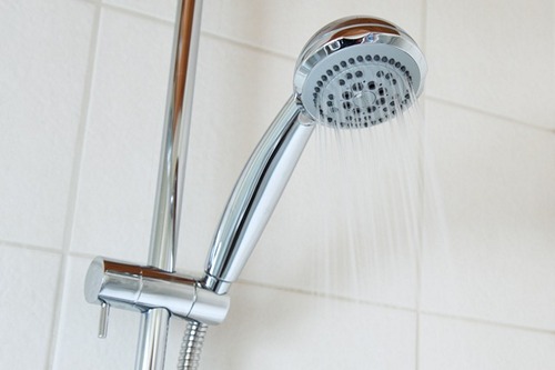 Comment et comment laver la douche : une revue détaillée des meilleurs détergents