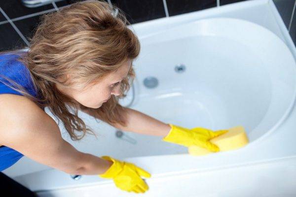 Entretien du bain acrylique à la maison: conseils utiles