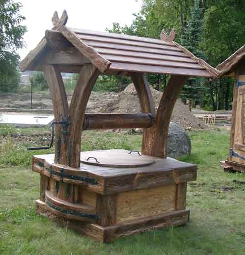 Comment construire soi-même une maison en bois pour un puits: une sélection des meilleures idées et un exemple de construction