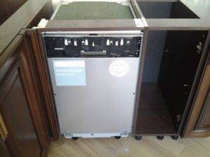 Comment intégrer un lave-vaisselle dans une cuisine finie : options d'intégration + flux de travail