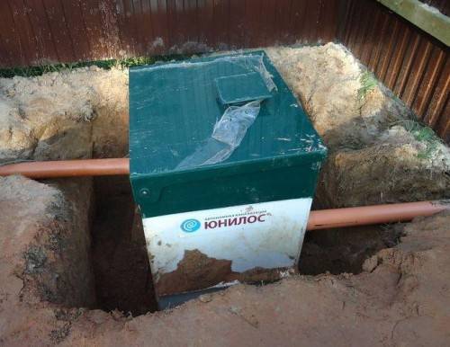 Vue d'ensemble de la fosse septique pour donner "Unilos Astra": appareil, règles d'entretien, avantages et inconvénients