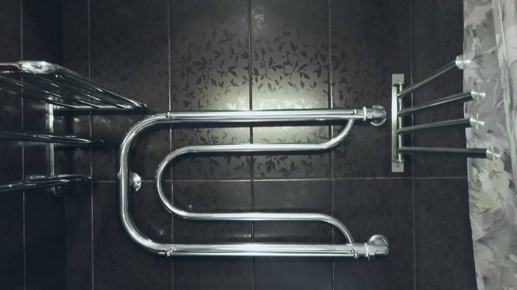 Remplacer ou installer un sèche-serviettes dans la salle de bain