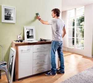 Un moyen facile d'éviter d'endommager les fils lors du perçage dans un mur