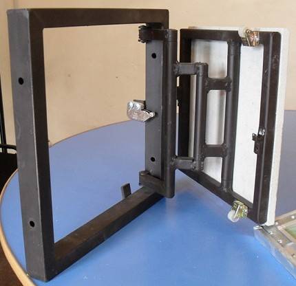 Trappes de plomberie de révision pour la salle de bain et les toilettes: types, règles de placement, caractéristiques de montage