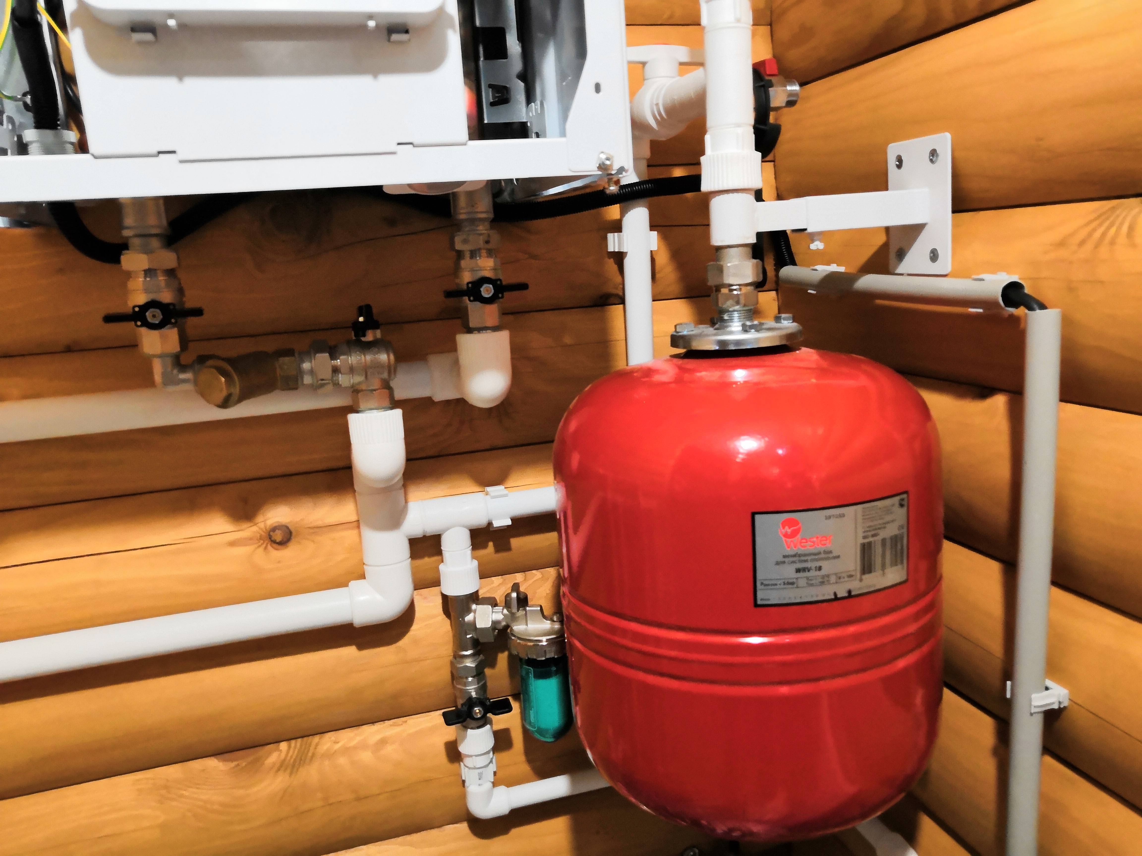 Comment pomper la pression dans le vase d'expansion de la chaudière - comment fournir correctement de l'air