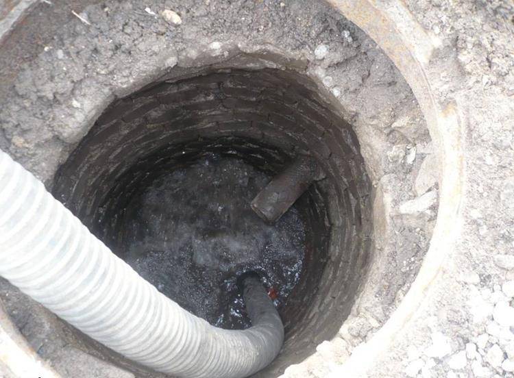 Ventilation du système d'égouts dans une maison privée: règles générales de conception et élimination des odeurs