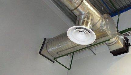 Le taux d'échange d'air dans le gymnase: les règles d'organisation de la ventilation dans le gymnase