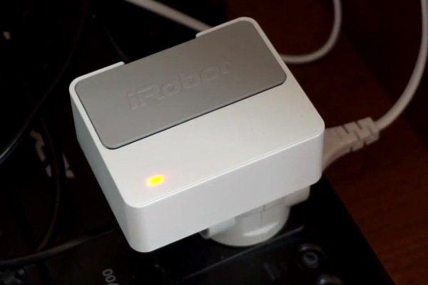 Test du robot aspirateur Irobot Braava Jet 240 : une polisseuse miniature, mais très performante