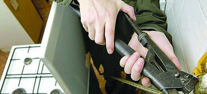 Puis-je éteindre la cuisinière à gaz moi-même ? Y a-t-il une pénalité pour un arrêt non autorisé ? comment bien démonter le poêle lors de la rénovation de la cuisine ?