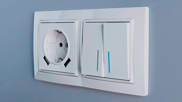 Quelles prises est-il préférable d'installer dans l'appartement : les appareils électriques les plus populaires avec et sans protection pour enfants, lesquels sont préférables à prendre et en quoi diffèrent-ils ?