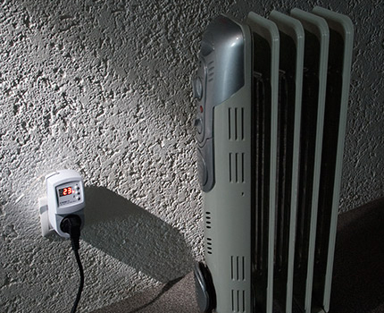 Thermostat pour un radiateur: comment connecter un thermostat à une prise d'appareil électroménager, un schéma pour connecter un thermostat avec un capteur de température d'air