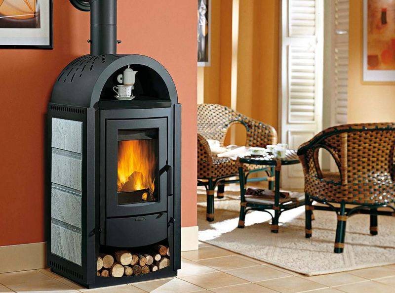 Organisation du chauffage des bâtiments multi-pièces à l'aide de poêles à bois