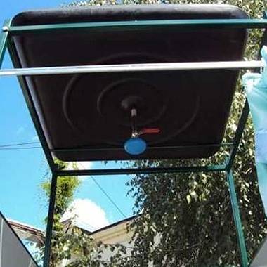 Douche d'été chauffée à faire soi-même: instructions de construction étape par étape