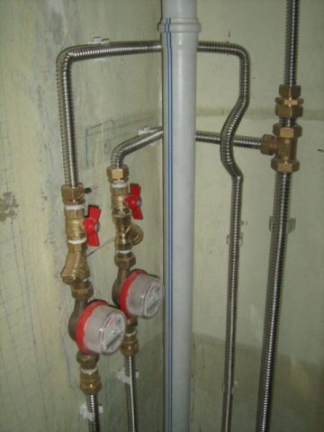 Installation d'un système d'alimentation en eau à partir de tuyaux en polypropylène: schémas de câblage typiques + caractéristiques d'installation