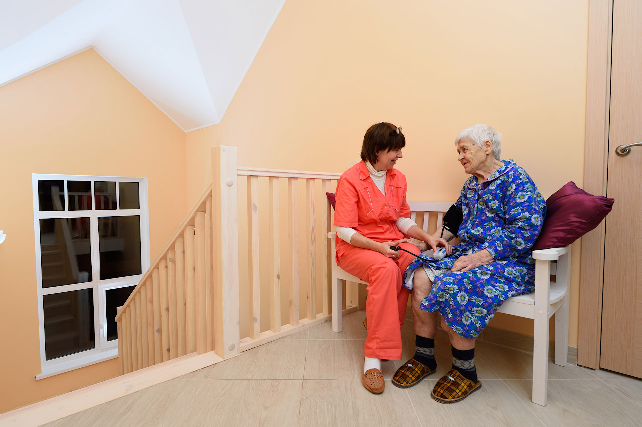 Comment les régions russes créent un système de soins de longue durée pour les personnes âgées - projets nationaux - Tass