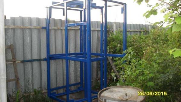 Douche d'été chauffée à faire soi-même: instructions de construction étape par étape