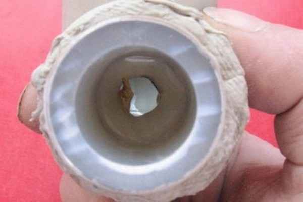 5 inconvénients graves des tuyaux en plastique pour l'approvisionnement en eau et le chauffage