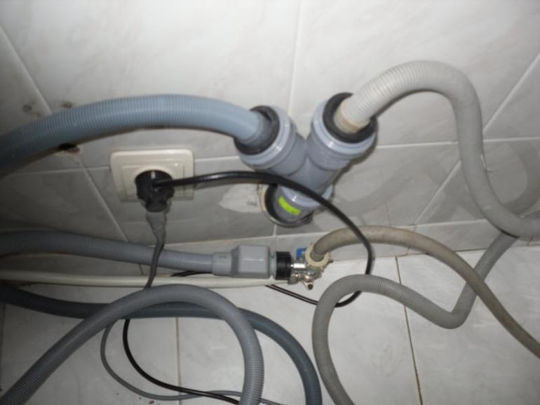 Comment intégrer un lave-vaisselle dans une cuisine finie : options + flux de travail