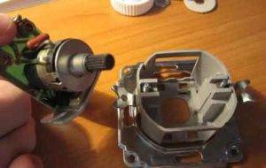 Qu'est-ce qu'un gradateur et comment ça marche: le dispositif et le principe de fonctionnement d'un gradateur typique