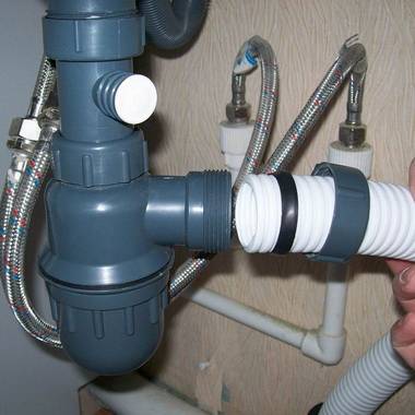 Dispositif d'assainissement dans le pays: comparaison de 3 options différentes les unes avec les autres