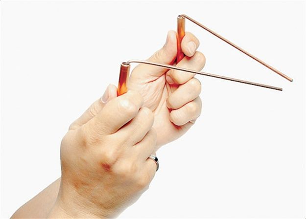 Comment puis-je trouver de l'eau sur le site pour le puits