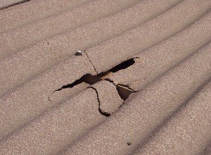 Comment couvrir les fissures de l'ardoise sur le toit