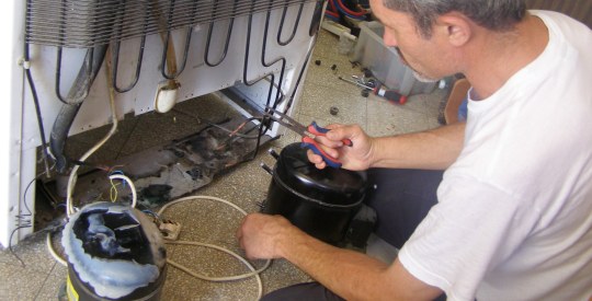 Le réfrigérateur ne gèle pas : pourquoi et que faire ?