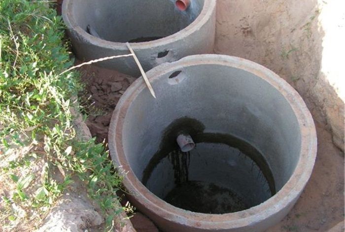 Comment choisir une fosse septique pour une résidence d'été: un aperçu et des conseils pour choisir la meilleure option