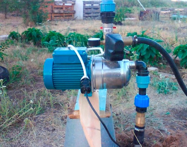 Choisir une pompe à eau pour résidence d'été, maison et jardin: un aperçu de tous les types de structures de pompage