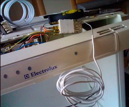 Thermostat de réfrigérateur : appareil, vérification + subtilités de remplacement si nécessaire