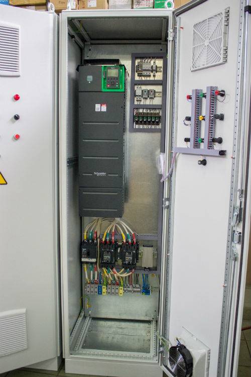 Armoire de commande de pompe : types, schémas de connexion, aperçu des modèles populaires