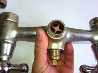 Changer le robinet de la salle de bain