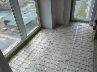 Plancher chauffant à l'eau à faire soi-même sur le balcon: pose et installation