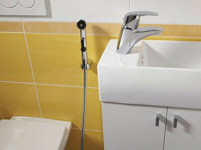 Douche hygiénique pour les toilettes avec mitigeur: sélection et installation