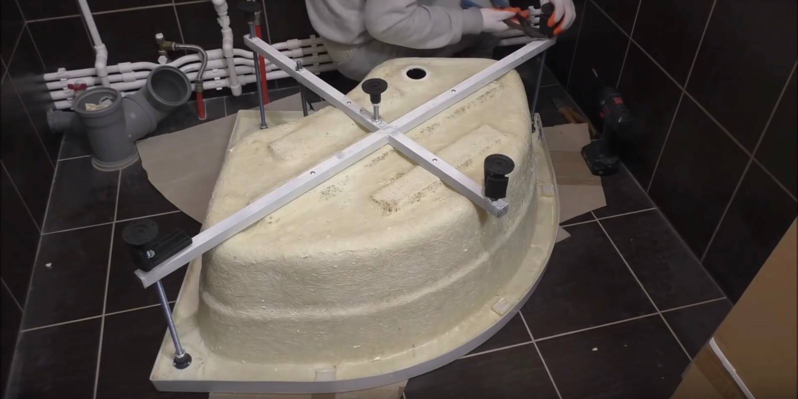 Nous fabriquons un receveur de douche de nos propres mains: règles, instructions, conseils