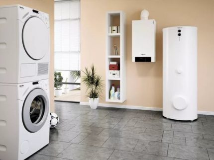 Choisir une chaudière gaz murale double circuit : conseils de conseillers + revue des marques et prix