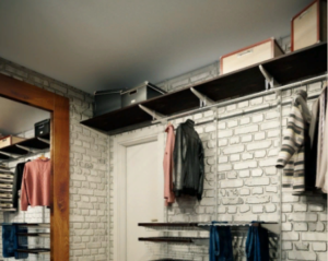 Comment améliorer les cintres dans le placard pour que certaines choses n'en tombent pas