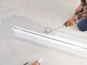 Comment faire un caniveau de douche dans le sol sous le carrelage: guide de construction et d'installation