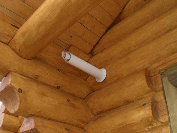 Dispositif et installation d'une cheminée coaxiale