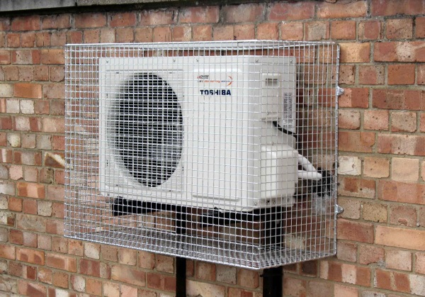 Une solution universelle pour installer un climatiseur sur la façade d'un bâtiment - stk-construction plant