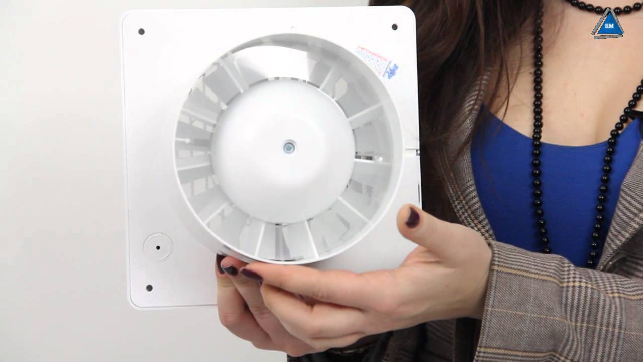 Types de ventilateurs d'extraction dans la salle de bain, comment choisir le meilleur