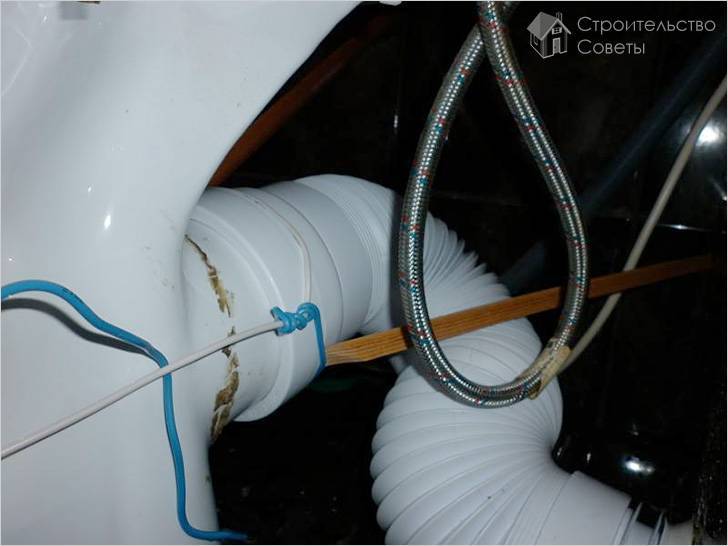 Manchette en caoutchouc pour la cuvette des toilettes (excentrique): règles d'installation et de connexion