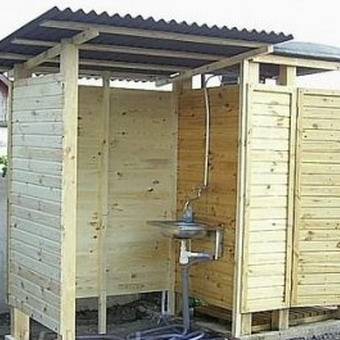 Construction d'une cabine de douche en bois pour une résidence d'été: instructions pas à pas tirées de l'expérience personnelle