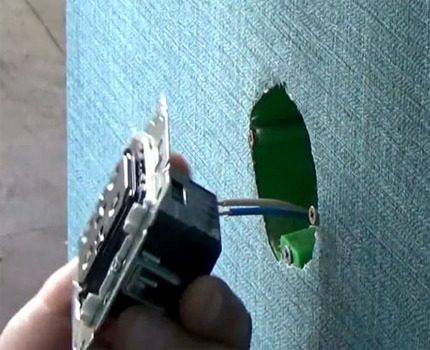 Qu'est-ce qu'un gradateur et comment ça marche: le dispositif et le principe de fonctionnement d'un gradateur typique