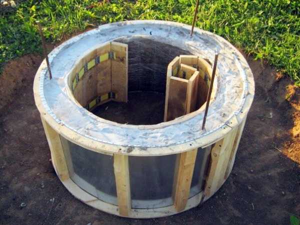 Forme pour un anneau en béton. | crayon drôle