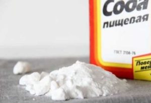 Un nettoyant pour robinet de plaque, qui se trouve dans n'importe quelle salle de bain